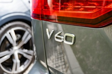 Volvo V60 II  Kombi Facelifting 2.0 B4 197KM 2023 Volvo V60 B4 D Plus Dark 197KM FV23%, zdjęcie 21