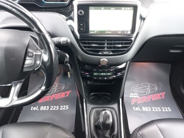 Peugeot 2008 I SUV Facelifting 1.2 PureTech 110KM 2017 Peugeot 2008 Navi Klimatronik Sensor Alu PDC 1.2 Benzyna 110KM, zdjęcie 18