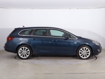 Opel Astra J Sports Tourer 1.6 Turbo ECOTEC 180KM 2011 Opel Astra 1.6 T, Automat, Navi, Xenon, Klima, zdjęcie 5