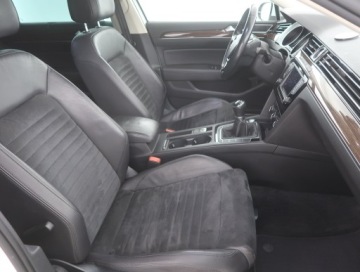 Volkswagen Passat B8 Variant 1.8 TSI BlueMotion Technology 180KM 2017 VW Passat 1.8 TSI, Salon Polska, Serwis ASO, zdjęcie 8