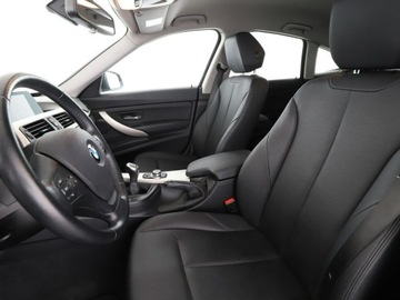 BMW Seria 3 F30-F31-F34 Limuzyna 2.0 318d 143KM 2015 BMW 3GT bi-xenon/LED skóra navi klima auto, zdjęcie 12