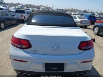 Mercedes Klasa C W205 2019 Mercedes-Benz Klasa C MERCEDES-BENZ C 300 2.0 Benzyna 255KM, zdjęcie 3