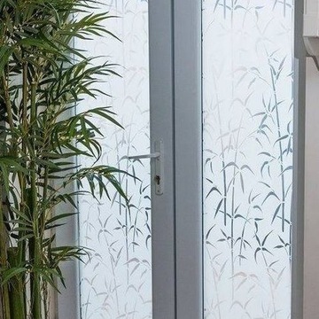 СТАТИЧЕСКАЯ ФОЛЬГА ДЛЯ СТЕКЛА 45 СМ, БАМБУК МЕТРОВЫМИ