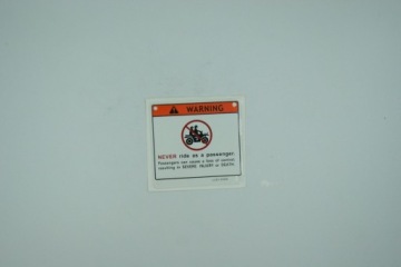 NAKLEJKA OSTRZEGAWCZA 8 KYMCO