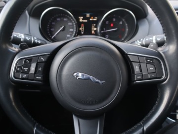 Jaguar XE Sedan 2.0 i4 180KM 2016 Jaguar XE 20d, Salon Polska, Serwis ASO, 177 KM, zdjęcie 17