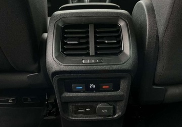 Volkswagen Tiguan II SUV 2.0 TDI 150KM 2019 Volkswagen Tiguan 2.0 TDI IQ.DRIVE 150KM DSG navi bezwypadkowy kamera, zdjęcie 35