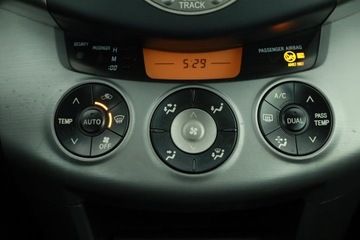 Toyota RAV4 III MPV 2.2 16V D-4D 136KM 2006 Toyota RAV 4 2.2 D-4D, Salon Polska, 4X4, Klima, zdjęcie 9