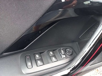 Peugeot 208 I Hatchback 5d Facelifting 1.2 PureTech 110KM 2016 Peugeot 208 GT Line Kamera Klimatronik PDC Sensor Alu 1.2 Benzyna 110KM, zdjęcie 10
