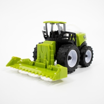 КОМБАЙН УРОЖАЙНЫЙ С ПРИЦЕПОМ И ЖИВОТНЫМИ