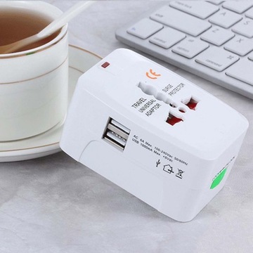 Универсальный адаптер Адаптерные розетки США Великобритания ЕС AUST Зарядное устройство + 2x USB