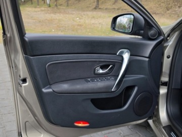 Renault Latitude 2.0 16v E85 140KM 2011 Renault Latitude 2.0 Benzyna 140KM I-Wlasciciel 90 tys.km Przebieg Idealny, zdjęcie 34