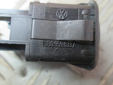 КНОПКА ОТКРЫТИЯ ТОПЛИВНОЙ ЗАСЛОНКИ GOLF IV BORA LEON I TOLEDO II 3B0959833A