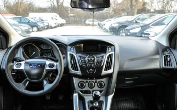 Ford Focus III Kombi 1.6 EcoBoost 150KM 2011 Ford Focus 1,6T (150KM) 1.6 Benzyna 150KM, zdjęcie 6