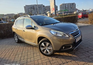 Peugeot 2008 I SUV Facelifting 1.2 PureTech 110KM 2016 Peugeot 2008 Automat 110KM Allure Bezwypadkowy Parktronic, zdjęcie 2