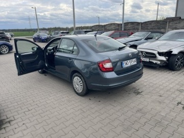 Skoda Rapid II Liftback Facelifting 1.0 TSI 110KM 2018 Škoda RAPID Skoda RAPID Salon PL Klimatyzacja, zdjęcie 3