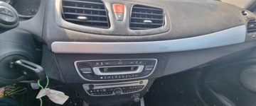 Renault Fluence Sedan 1.6 16V 110KM 2010 Renault Fluence 2010r, 1.6 Benzyna. Lekko uszkodzony lewy tyl. Jezdzi 1.6, zdjęcie 5