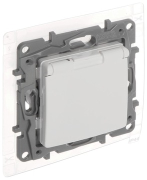 LEGRAND NILOE Одинарная розетка IP44, белый 764537