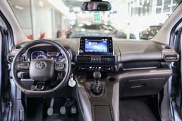 Toyota 2022 Toyota Proace City Verso 1.2 D-4T Family 1.2 Benzyna 110KM, zdjęcie 4