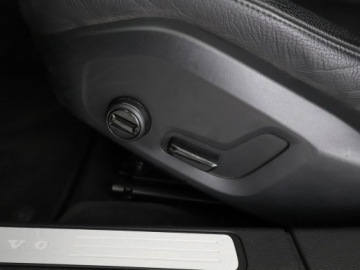 Volvo V60 I Kombi Facelifting 2.0 D3 DRIVE-E 150KM 2018 Volvo V60 full LED skóra navi klima auto grzane, zdjęcie 34