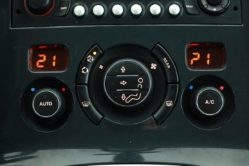 Peugeot 5008 I Minivan Facelifting 1.6 BlueHDi 120KM 2015 Peugeot 5008 1.6 BlueHDi, 7 miejsc, Klima, zdjęcie 9