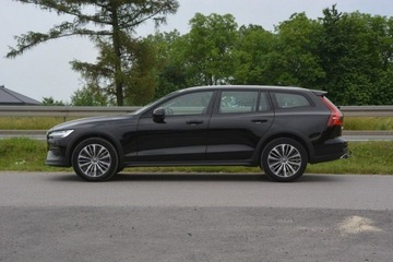 Volvo V60 II  Kombi 2.0 D4 190KM 2019 Volvo V60 Cross Country 2.0D D4 nawi 4x4 automat, zdjęcie 2