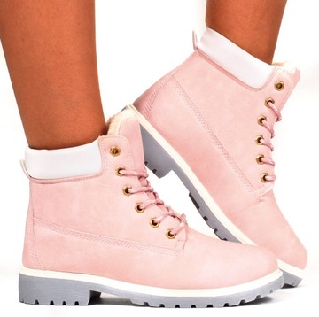 Зимние ботинки изолированные снежные ботинки