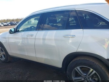 Mercedes GLC C254/X254 2022 Mercedes-Benz GLC 300 4Matic 2022 2.0L 2.0 Benzyna 255KM, zdjęcie 2