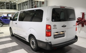 Toyota 2022 Toyota Proace Verso Proace Verso 9 osobowy 2.0 D-4D Long 2,8t 2.0 Diesel, zdjęcie 3