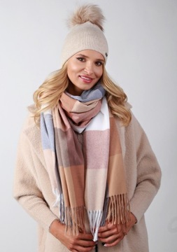 Beżowa Elegancka czapka z futrzanym pomponem A13