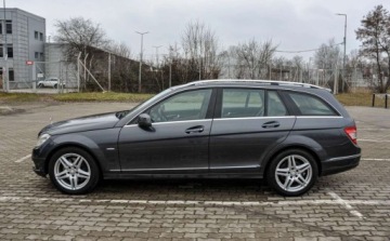 Mercedes Klasa C W204 Limuzyna 3.0 350 CDI BlueEFFICIENCY 231KM 2010 Mercedes-Benz Klasa C 3,0CDI (231KM) Automat Bezwypadkowy 3.0 Diesel 231KM, zdjęcie 1