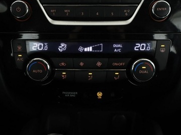 Nissan Qashqai II Crossover 1.6 DIG-T 163KM 2016 Nissan Qashqai klima auto czujniki parkowania hak, zdjęcie 23