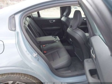 Volvo S60 III 2024 Volvo S60 B5 Plus Dark Theme 2024 2.0 Benzyna 247KM, zdjęcie 12