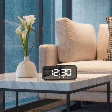WYKOŃCZONY ZEGAR CYFROWY MAŁY ALARM LED ELEKTRONICZNY