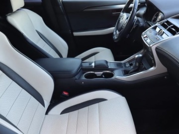 Lexus NX I SUV Facelifting 300 238KM 2019 Lexus NX 300t, Salon Polska, Serwis ASO, 4X4, zdjęcie 8