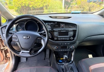 Kia Ceed I SW Facelifting 1.6 CRDi VGT 128KM 2012 Kia Ceed Pelna historia Drugi wlasciciel 1.6 Diesel 128KM, zdjęcie 10