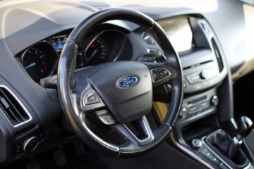 Ford Focus III Kombi Facelifting 1.0 EcoBoost 125KM 2015 Ford Focus ST-LINE Bezwypadkowy z Niemiec Ksenon Full, zdjęcie 9