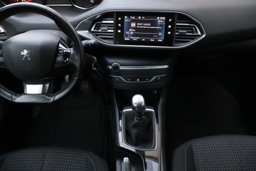 Peugeot 308 II Hatchback Facelifting 1.2 PureTech 130KM 2018 Peugeot 308 1.2 PureTech, Salon Polska, Klima, zdjęcie 11