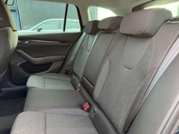Skoda Octavia IV Kombi 2.0 TDI 150KM 2021 Skoda Octavia 2.0TDI150KM Ambition Tempomat GrzanaSzyba KeyLess Kamera Sal, zdjęcie 13