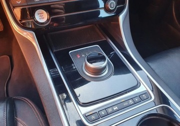 Jaguar XE 2017 Jaguar XE 35T AWD SPORT GetHelp 3.0 Benzyna 340KM, zdjęcie 16