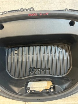 Tesla Model 3 лифт багажника