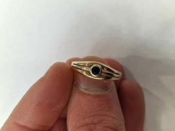 Złoty pierścionek damski/ 585/ 3.27 gram/ R12/ Szafir dublet