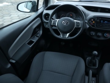 Toyota Yaris III Hatchback 5d Facelifting 2017 1.0 VVT-i 72KM 2020 Toyota Yaris 1.0 VVT-i, Salon Polska, Serwis ASO, zdjęcie 6