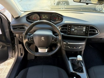 Peugeot 308 II 2014 Peugeot 308 hatchback 1.6 HDI 120 KM Nawigacja Hak, zdjęcie 14