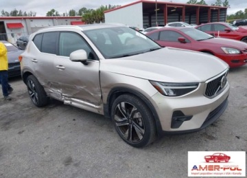 Volvo XC40 Crossover Facelifting 2.0 B5 250KM 2023 Volvo XC 40 2023r., B5 Plus Bright Theme, 2L, od ubezpieczalni 2.0 Benzyna