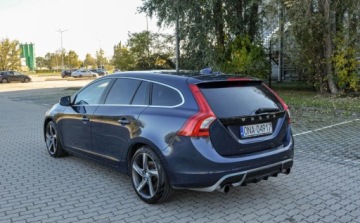 Volvo V60 I Kombi 2.0 D3 163KM 2011 Volvo V60 2,0d 163KM Bezwypadkowy R-Design 2.0 Diesel 163KM, zdjęcie 2