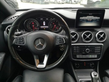 Mercedes Klasa A W176 Hatchback 5d Facelifting 180 122KM 2017 Mercedes A 180 1,6 16v 122KM Klimatronik Navigacja, zdjęcie 15