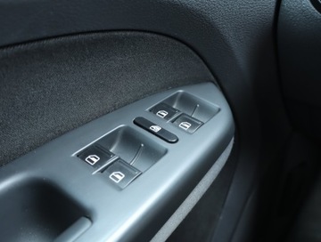 Volkswagen Touran I 2.0 TDI 140KM 2009 VW Touran 2.0 TDI, DSG, 7 miejsc, Navi, Klima, zdjęcie 15