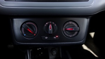 Seat Ibiza IV Hatchback 5d Facelifting 1.2 70KM 2013 .. Klimatyzacja .. Stan BDB .. Doświetlanie zakrętów .. Kontrola trakcji, zdjęcie 15