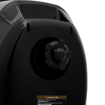 Двухтактный бензиновый подвесной двигатель с коротким валом.