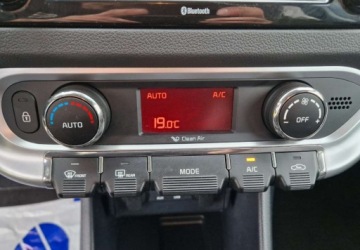 Kia Rio III Sedan Facelifting 1.4 DOHC CVVT 109KM 2015 Kia Rio 1.4 Kamera Navi Led Kamera klimatronic 1.4 Benzyna 109KM, zdjęcie 21